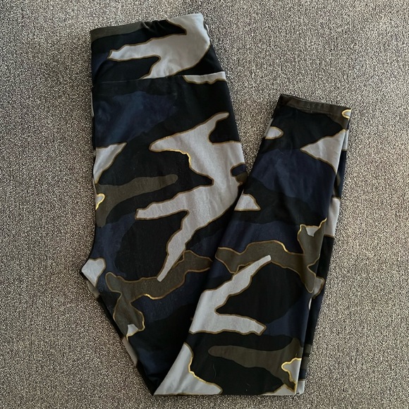 LuLaRoe Camouflage Print Leggings. One size. - Picture 1 of 7